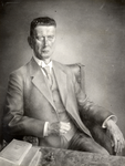 105629 Portret van dr. H. van Manen, geboren 1874, directeur van de Nederlandse Spoorwegen (1920-1938), overleden 1943. ...
